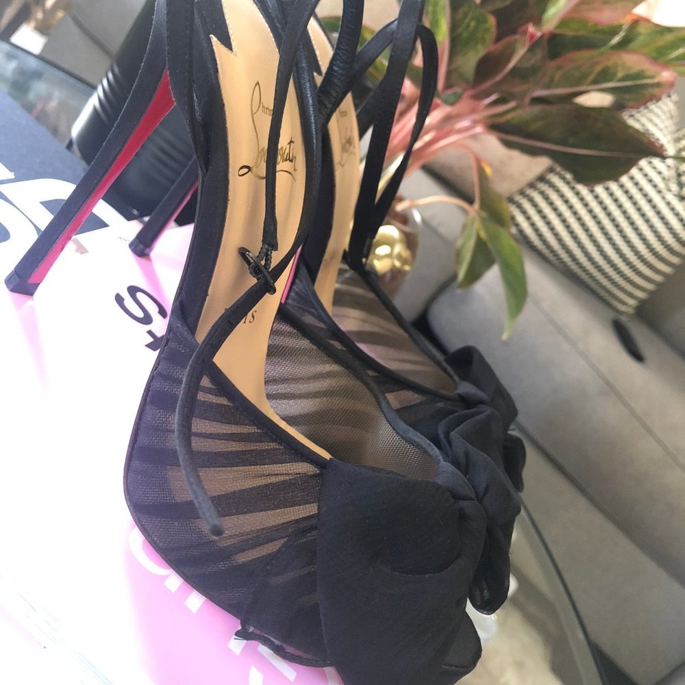 CHRISTIAN LOUBOUTIN Artydiva Peep Toe Heel
